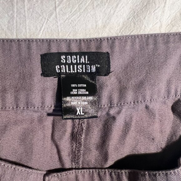 Social Collision Ruffle Skirt - Picture 3 of 5